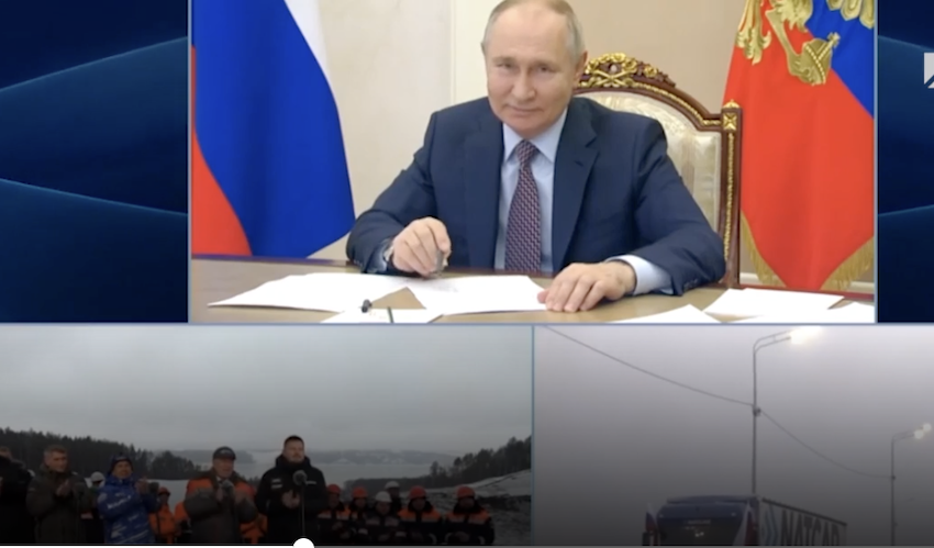 Владимир Путин по видеосвязи открыл движение по трассе М-12 до Казани Владимир Путин по видеосвязи открыл движение по трассе М-12 до Казани