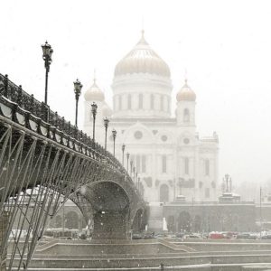 Патриарший мост очистили с помощью пескоструйной технологии