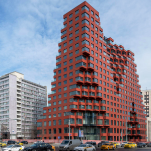 В RED7 приступили к раскрытию стеклянной крыши атриума